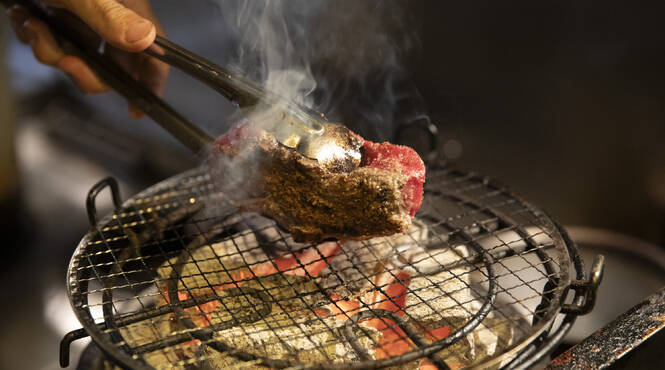 炭火で焼くお店のこだわり